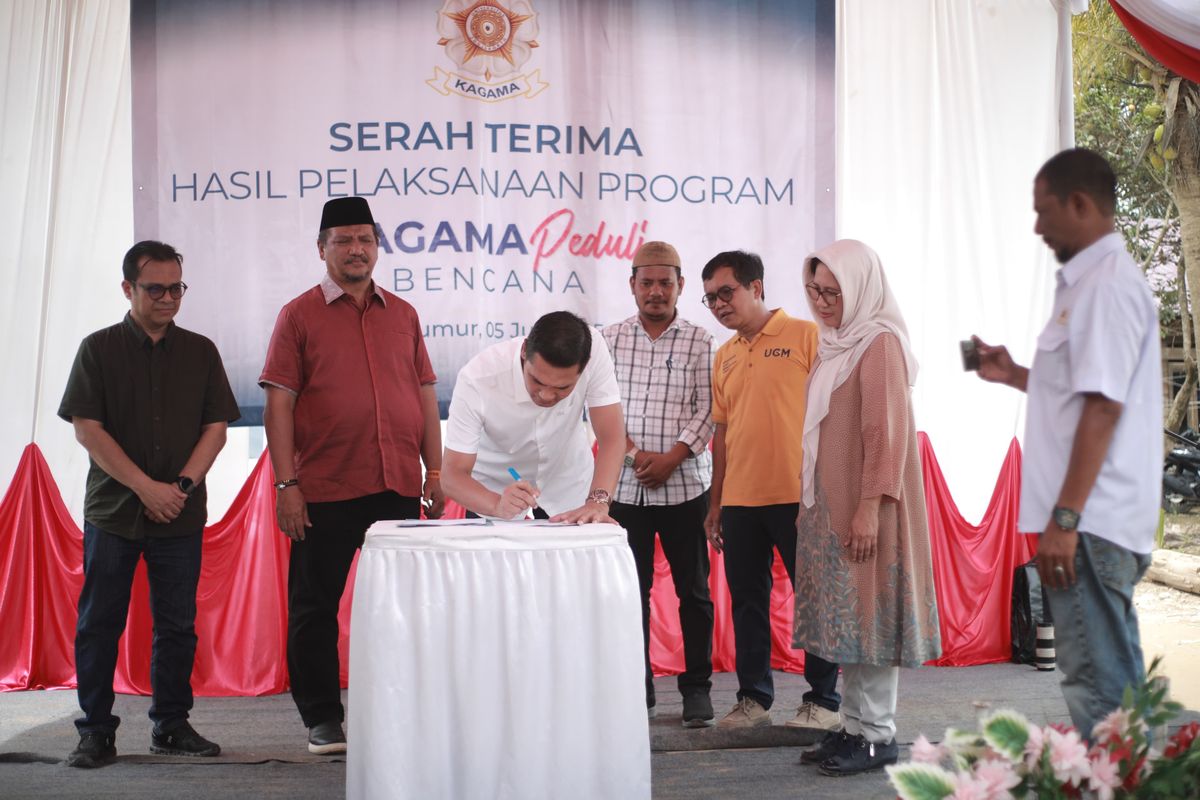 Serahkan 26 Huntara untuk Korban Bencana Banjir di Aceh Tamiang, Sekda Aceh Apresiasi KAGAMA