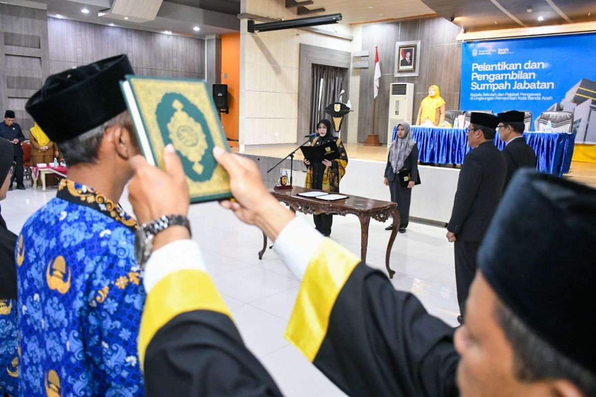 Illiza Lantik 24 Kepala Sekolah dan Pengawas, Tekankan Kepemimpinan Pembelajaran