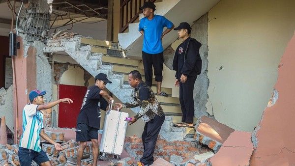 Apa Itu Flores Back-Arc Thrust Penyebab Gempa M 7,7 di NTT?
