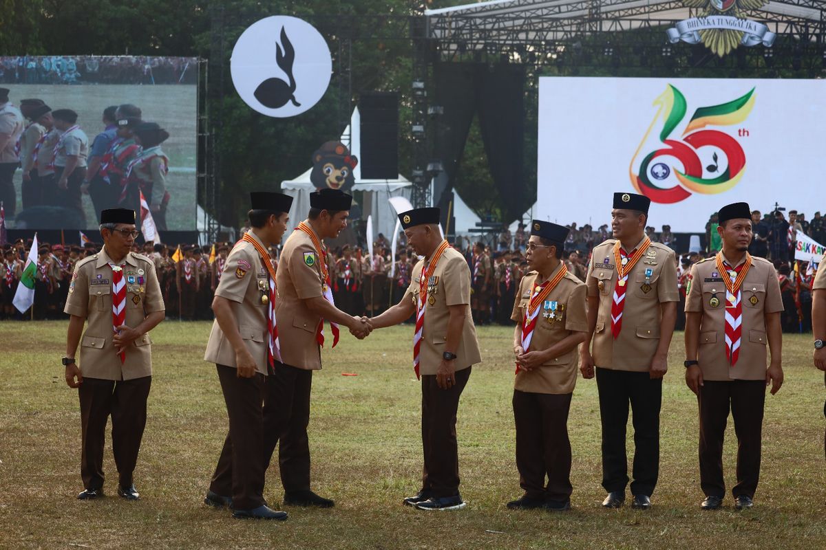 Sekda Aceh Terima Lencana Melati, Penghargaan Tertinggi Gerakan Pramuka