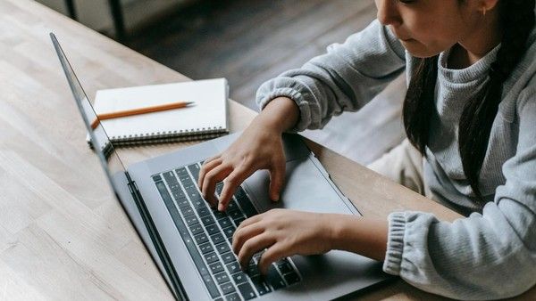 Studi: Keseringan Pakai AI Bisa Bikin Kamu Jadi Kurang Percaya Diri