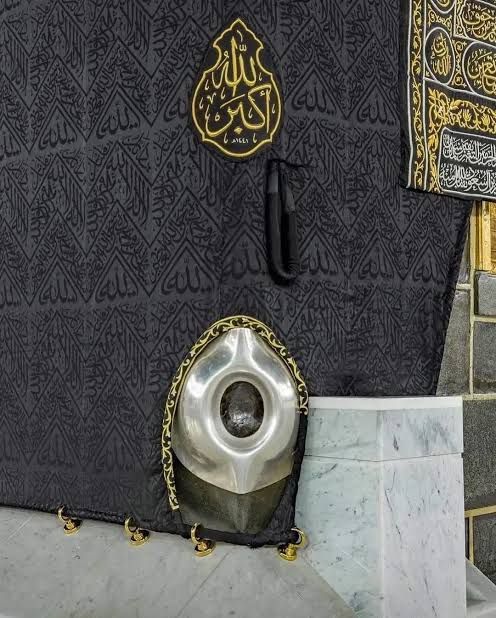 Misteri Hajar Aswad: Benarkah Meteorit atau Sekadar Batuan Bumi?