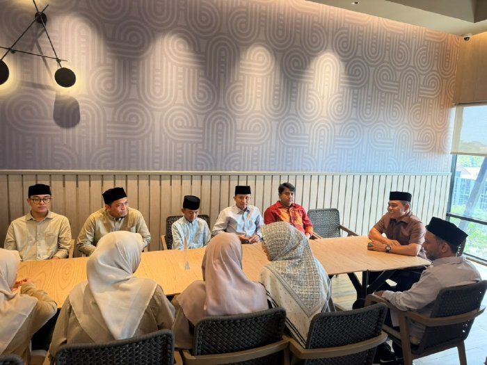 Bupati Syech Muharram Kunjungi dan Apresiasi Qari serta Qariah Aceh Besar yang Tergabung dalam Kafilah Aceh MTQ Nasional di Semarang