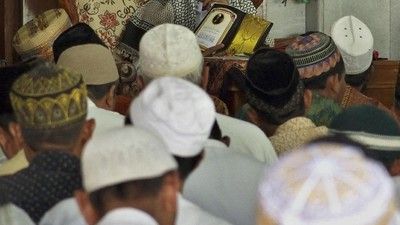 Aturan Baru Kemenag: Guru-Santri Dilarang Main Handphone di Pesantren